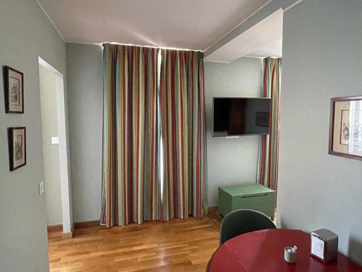 Appartement Mignon Calme Douillet Ascenseur Clim Etage Eleve Proche Parking Et Toutes Commodites Au Coeur Du Toulon Historique 外观 照片